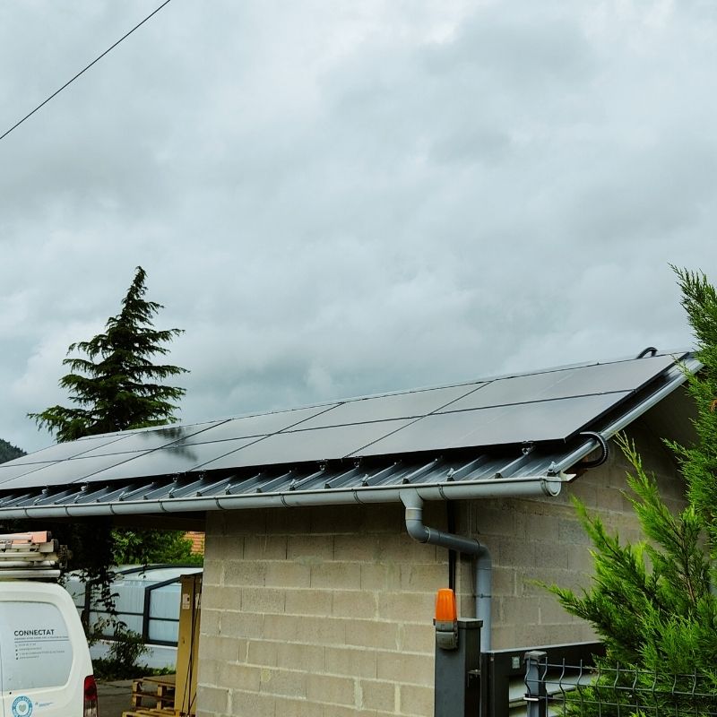 pendant l'installation-de-panneau-solaire-autoconsommation-Saint-Dié-des-Vosges-dans-le-Vosges